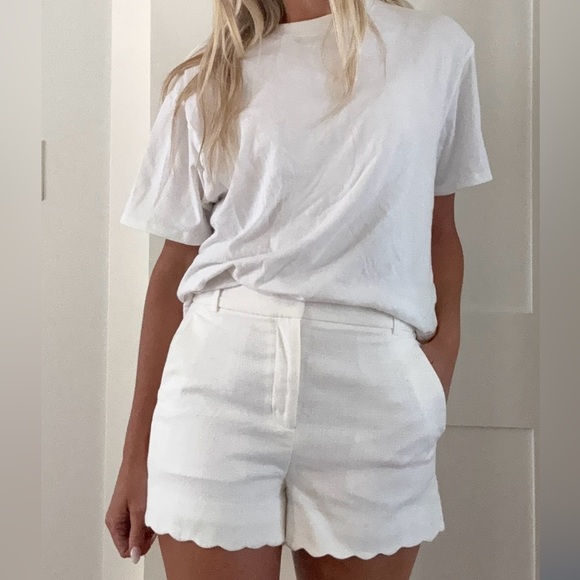 J. CREW | High Waist White Shorts cotton
Elastane with Scalloped Hem size 2 - Picture 1 of 5